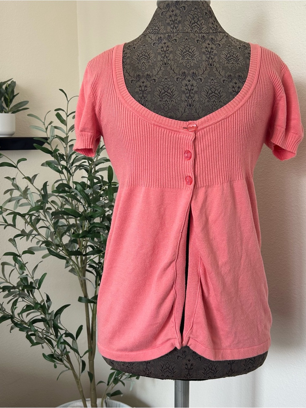 Hooked Up by IOT Coral Pink Scoop-Neck Short Sleeve Knit Top